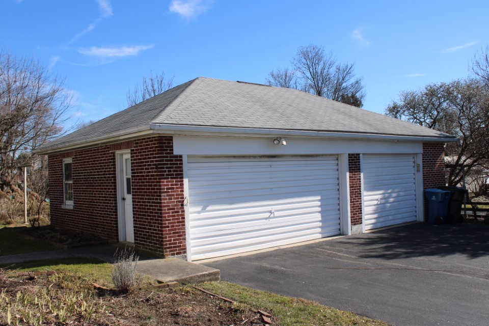 Public Auction Sale REAL ESTATE Hallam, PA